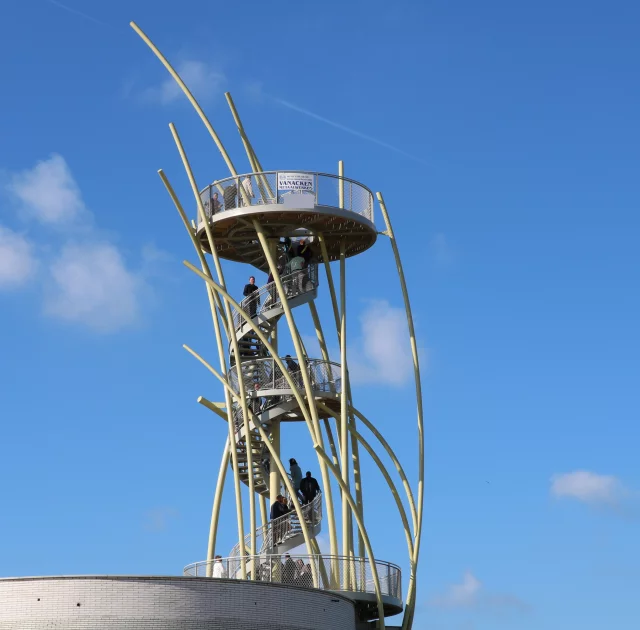 Bouwen van een uitkijktoren te Middelkerke