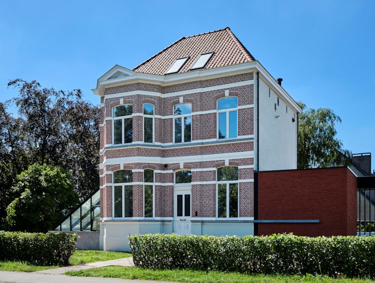 Renoveren en uitbreiden van een vrijstaande woning te Lochristi