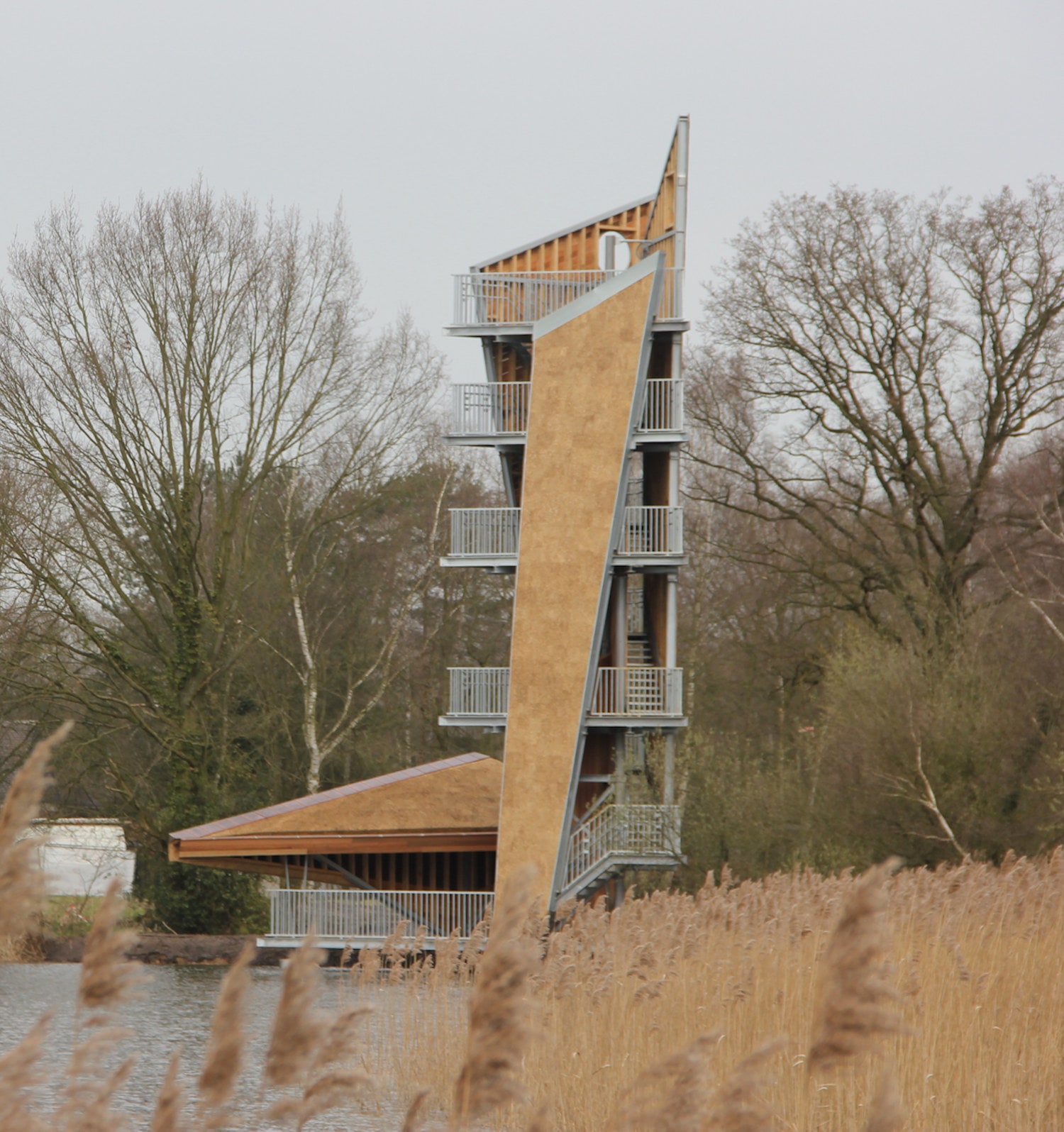 Bouwen van een uitkijktoren op de Wijvenheide - Bolderdal te Zonhoven